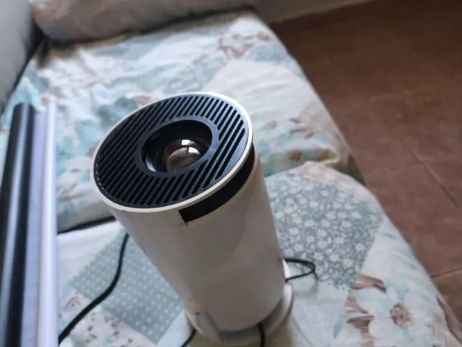Vendo projetor hy300 mais tela e suporte 250