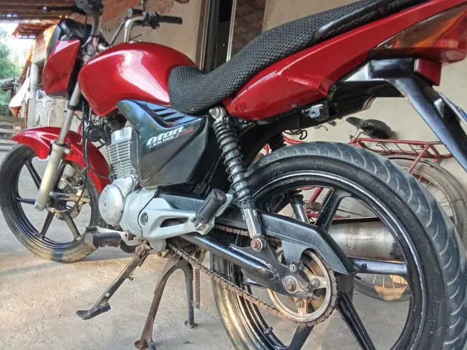 Vendo ou dou de entrada por outra moto mais auta e estável
