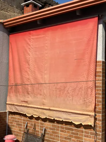 Vendo toldo retrátil, medindo 2.50 x 2.00