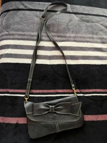 Bolsa de mão laço em couro