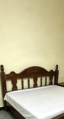 Cama de casal , madeira pura. 500
