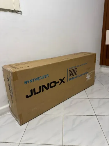 ROLAND JUNO X