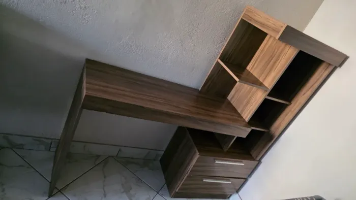 Vendo Escrivaninha ( barato para desocupar espaço)