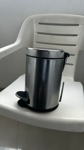 Lixeira para banheiro