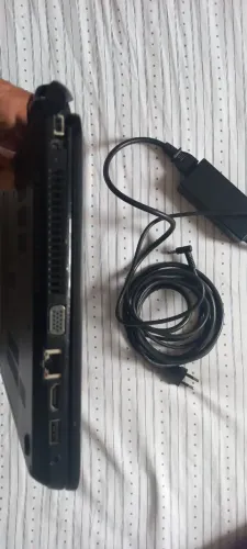 Notebook HP - SEM BATERIA, com detalhe.