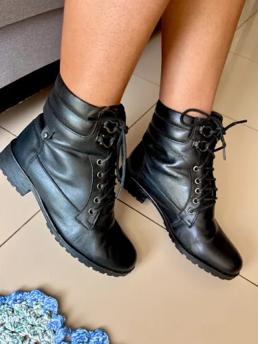 Bota coturno em couro 