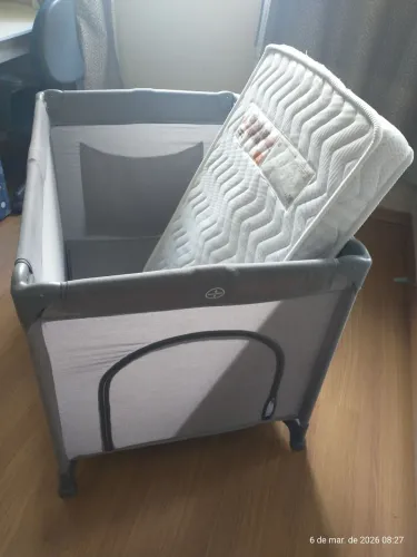 Berço portátil maxi Baby com colchão de espuma