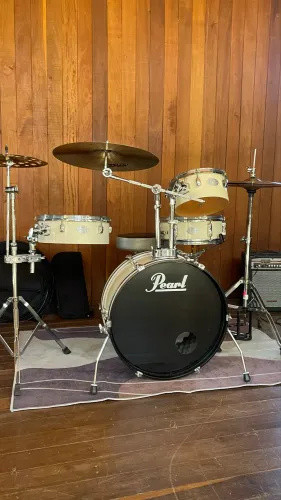 Bateria Pearl Rhythm reduzida