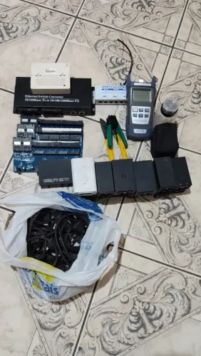 Lote Telecom e Fibra Óptica: Power Meter, 15 Fontes PoE, Switch e Ferramentas