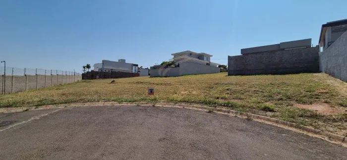 Terreno à Venda no Condomínio Macaúbas: segurança e alto padrão garantidos
