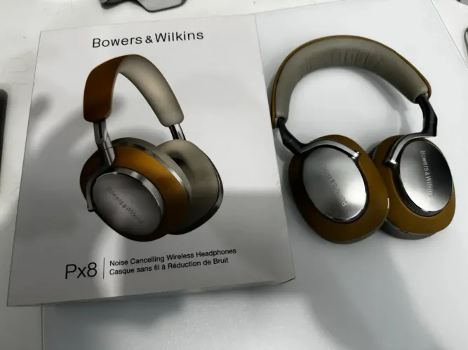 Fone Bluetooth com ANC Audiófilo Flagship Bowers & Wilkins PX8 Bronze - Caixa Original!