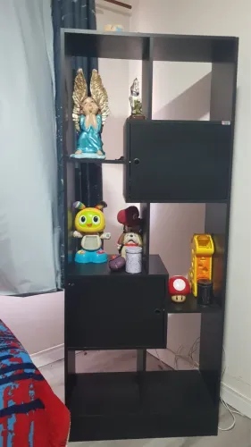 Vende se estante 