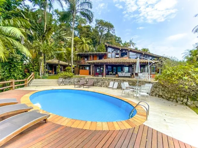 Casa com 6 dormitórios para alugar, 400 m² por R$ 14.000,00/dia - Tijucopava - Guarujá/SP