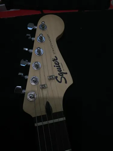Guitarra SQUIER Stratocaster