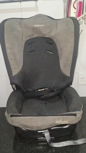 Cadeirinha de carro para criança