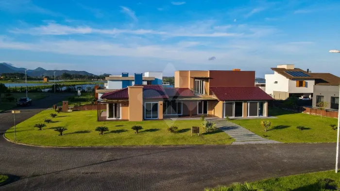 Casa com 5 dormitórios no Condomínio Lagoa Azul na Ibiraquera em Imbituba-SC