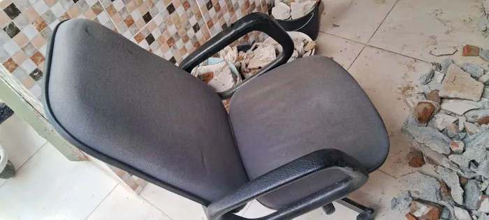 Cadeira giratória com braços