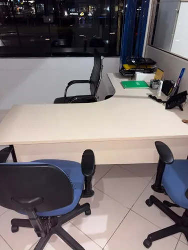 Mesa de escritório em L MDF