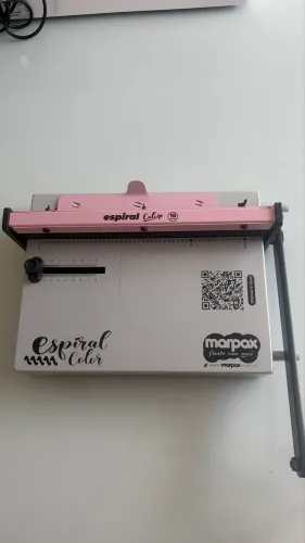 Encadernadora espiral com pouco uso rosa manual A4 Marpax 10 fls
