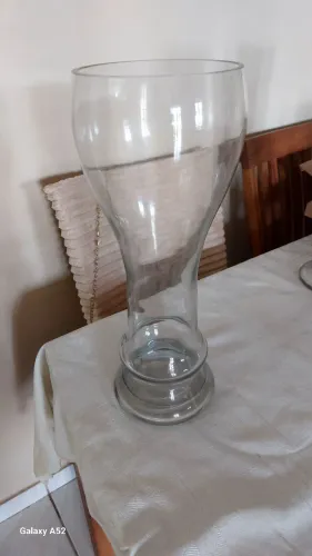Tulipa de cerveja de 2 litros .