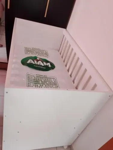 Berço com colchão 370 reais e bebê conforto cadeirinha 110 reais