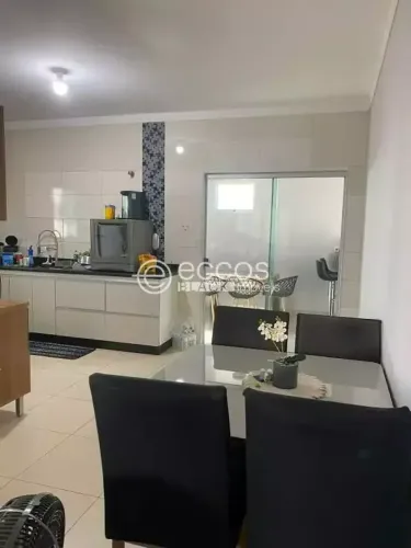 39670 ? Casa à venda ? 5 quartos ? 1 suíte ? 2 vagas ? Jardim Brasília - Uberlândia