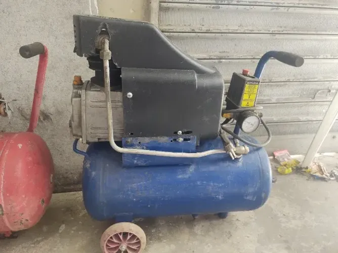 Vendo esse compressor de ar p/pintura.