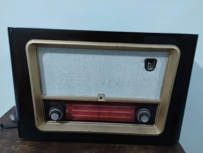 RÁDIO VALVULADO PHILIPS BR. 439 - AV - FUNCIONANDOO