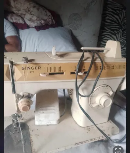 Máquina de costura no preçinho