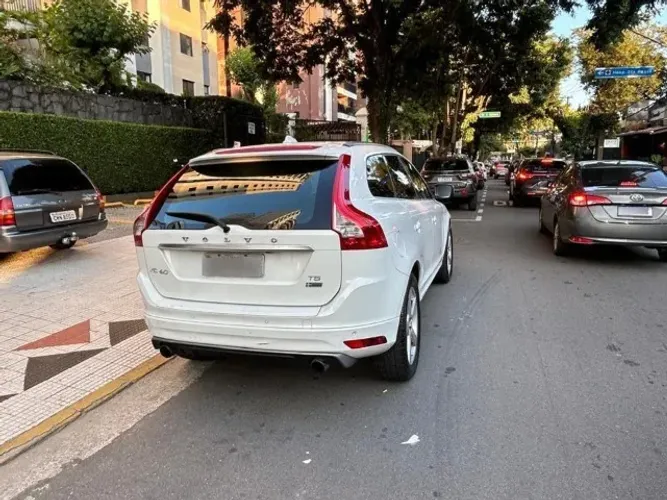 Volvo XC 60 T-5 R-design 2.0 FWD 5P 2014
