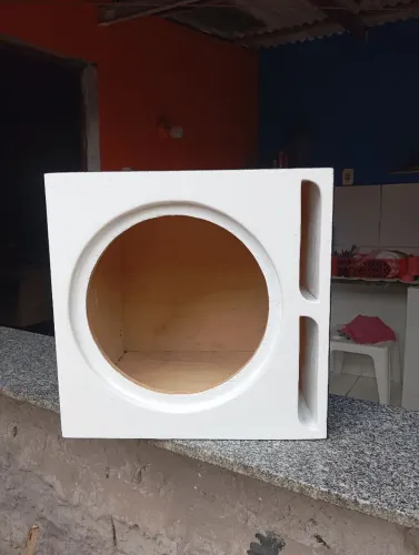 Vende se uma caixa grave de 12