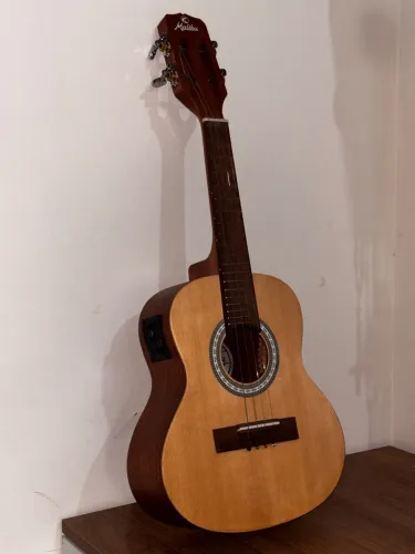 Cavaquinho Eletroacústico Malibu bem preservado e pouco usado
