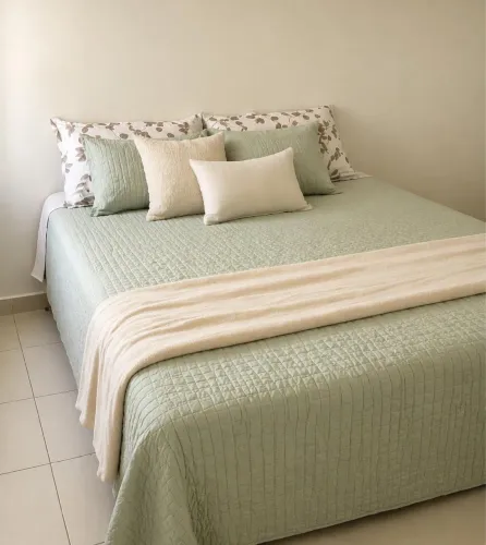 Alugo QUARTO no Jabotiana para meninas