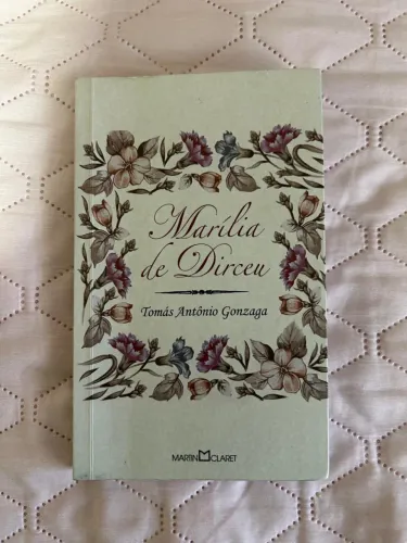 Livro Marilia de Dirceu de Tomás Antônio Gonzaga - editora Martin Claret