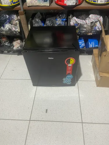 Vende se um frigobar 45litros fhilco