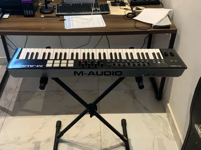 CONTROLADOR MIDI M-audio OXYGEN 61.