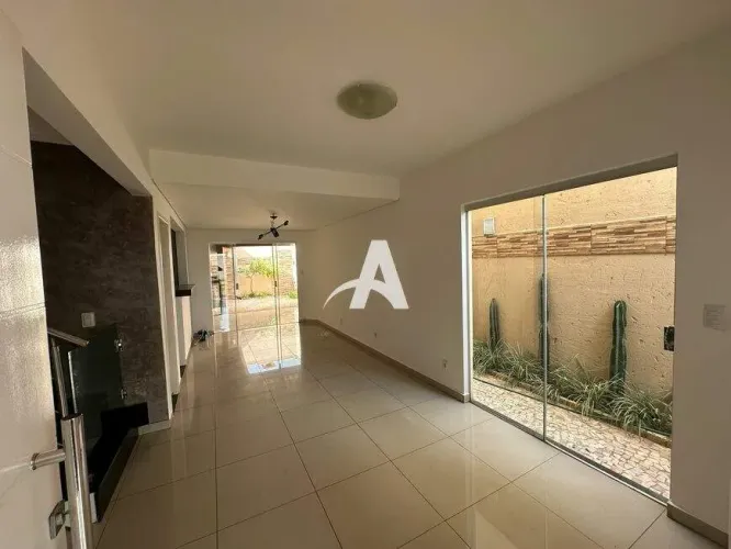 Casa em Condomínio para aluguel, 3 quartos, 1 suíte, 2 vagas, Morada da Colina - Uberlândi