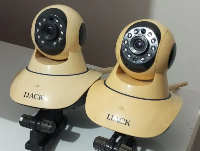 Câmera de Segurança e Monitoramento Ijack 2 Câmera Um Só Preço
