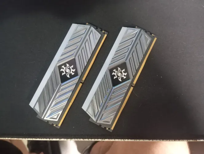 Memória XPG 16GB (2X8GB) DDR4 3000Mhz