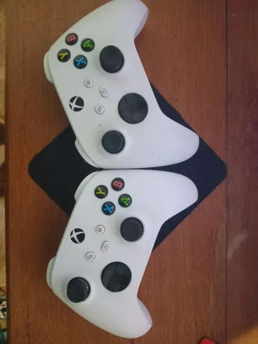 2 controles originais de Xbox X|S usados