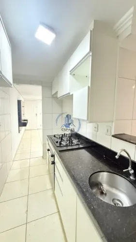 Cond. Vitória, apartamento com cozinha toda planejada, cooktop e forno, painel de TV, CSPV