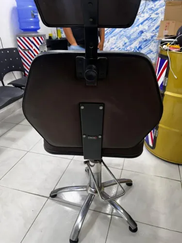 ? VENDE-SE CADEIRA DE SALÃO