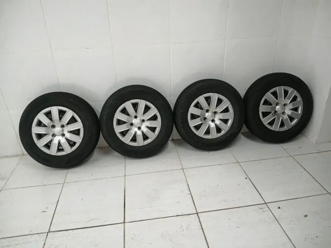 VW R14 quatro rodas/calotas/pneus UP