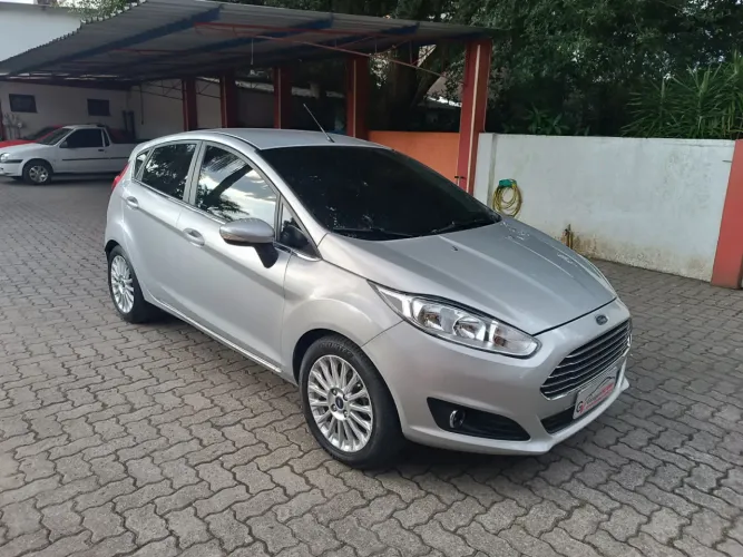 Ford New Fiesta Hatch Titaniun 1.6 Aut. 2015 Aceito troca e Financio