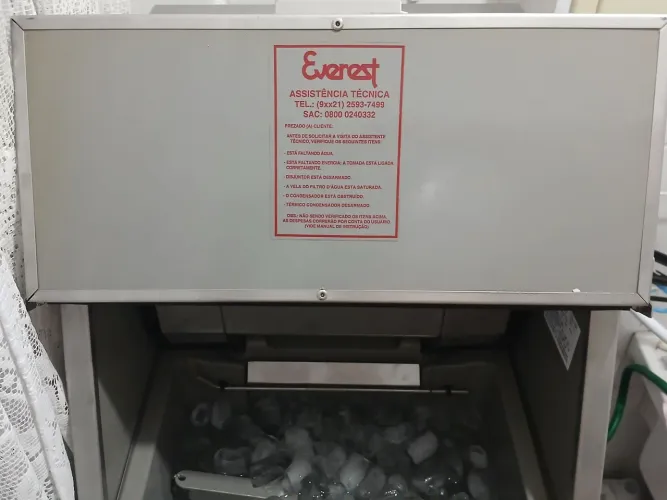 Máquina de Gelo Everest EGC 50 50kg/dia Inox 220V Profissional