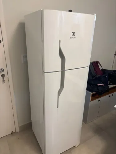 Geladeira Electrolux Frost Free 261L Branca