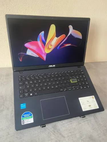 Notebook Asus Intel Celeron / UHD Graphics / 4GB RAM / 125GB SD / Tela 15.6?