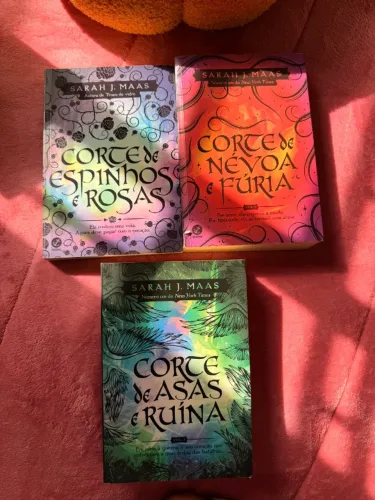 Kit 3 livros Corte de Espinhos e Rosas