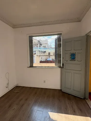 Apartamento tipo casa, de vila, de 2 quartos em Cascadura !!