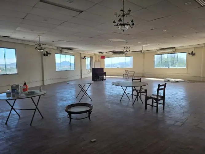 Espaço Comercial no Jaguaré, São Paulo - Salão para Aluguel com 2 Banheiros e Cozinha